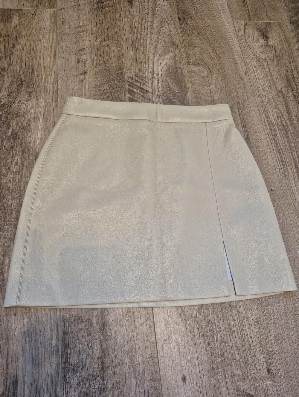 Wilfred Aritzia Women's Contemporary Cream Patio Faux Leather Mini Skirt Size 4 - Picture 5 of 9